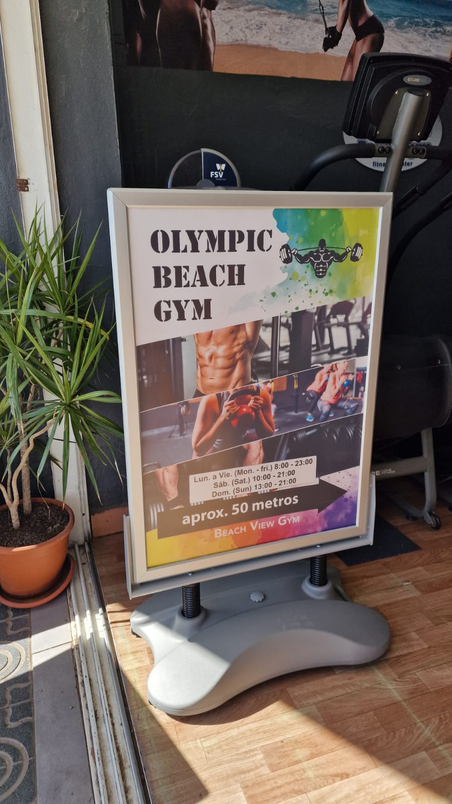 Cartel en caballete con base de agua para Olympic Gym, Playa del Inglés