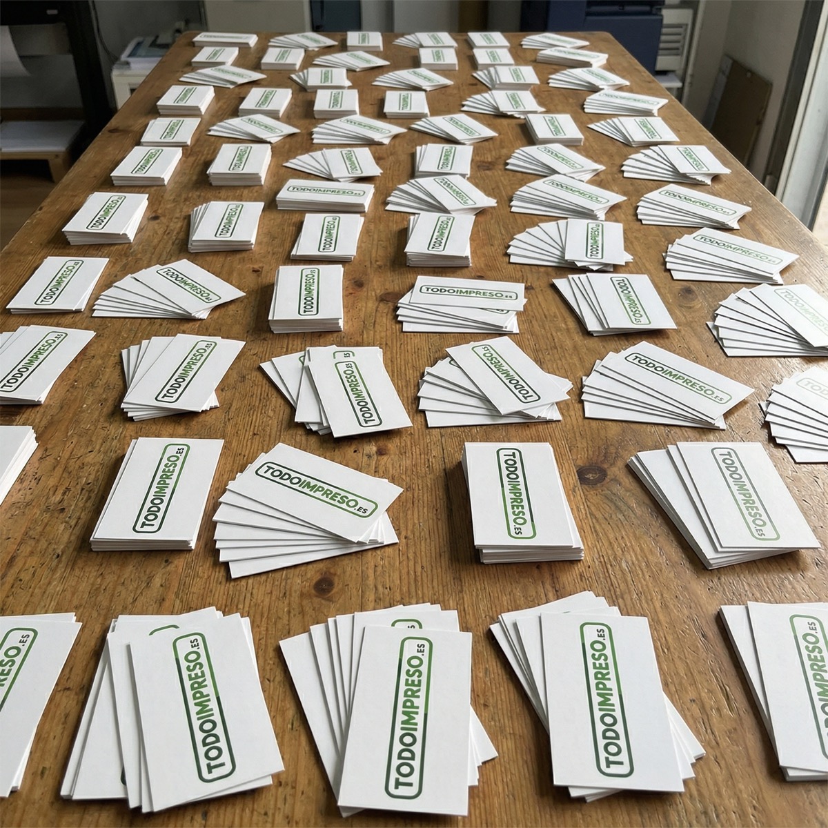 Tarjetas de visita de Todoimpreso.es recién impresas